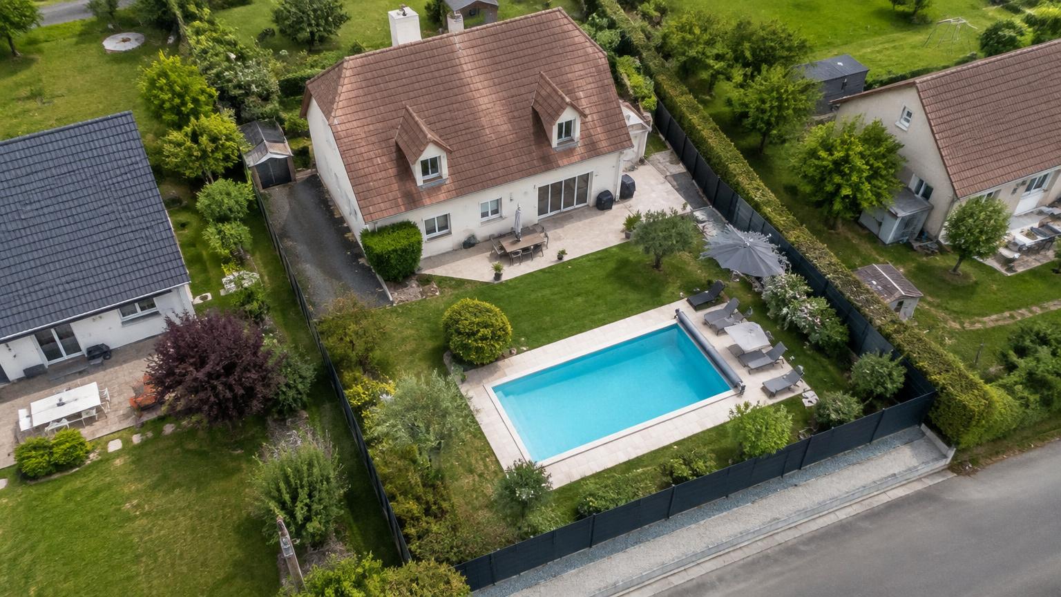 Piscine non déclarée de plus de 10 ans : prescription et régularisation